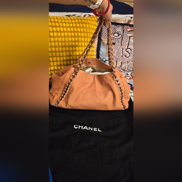 Beautiful Gently used Chanel bag with Chain detailed Straps! - Picture 2 of 16